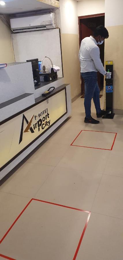 Hotel Airport City New Delhi Exteriör bild
