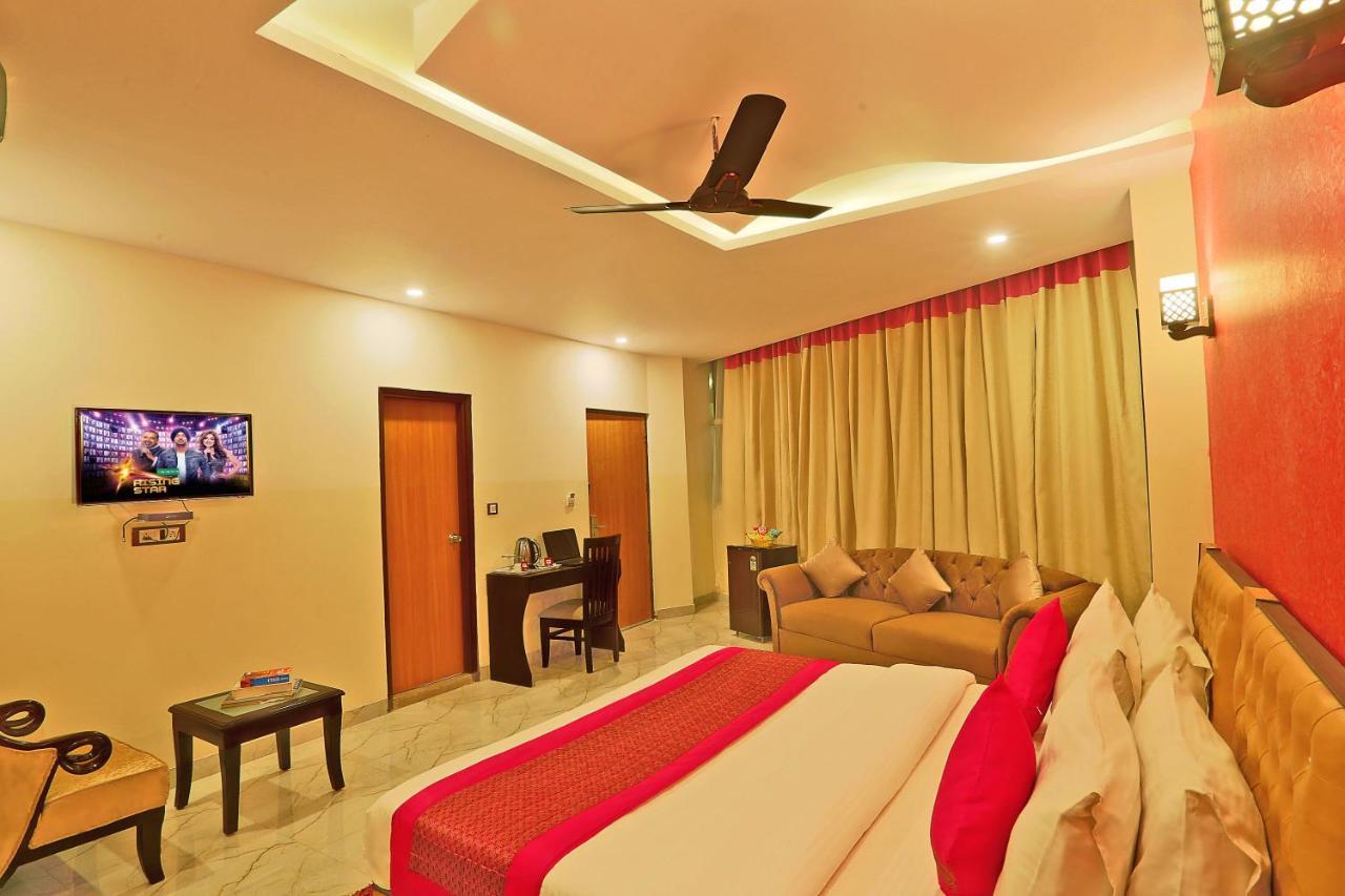 Hotel Airport City New Delhi Exteriör bild