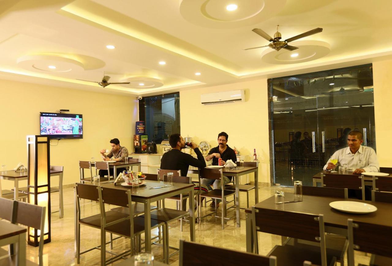 Hotel Airport City New Delhi Exteriör bild