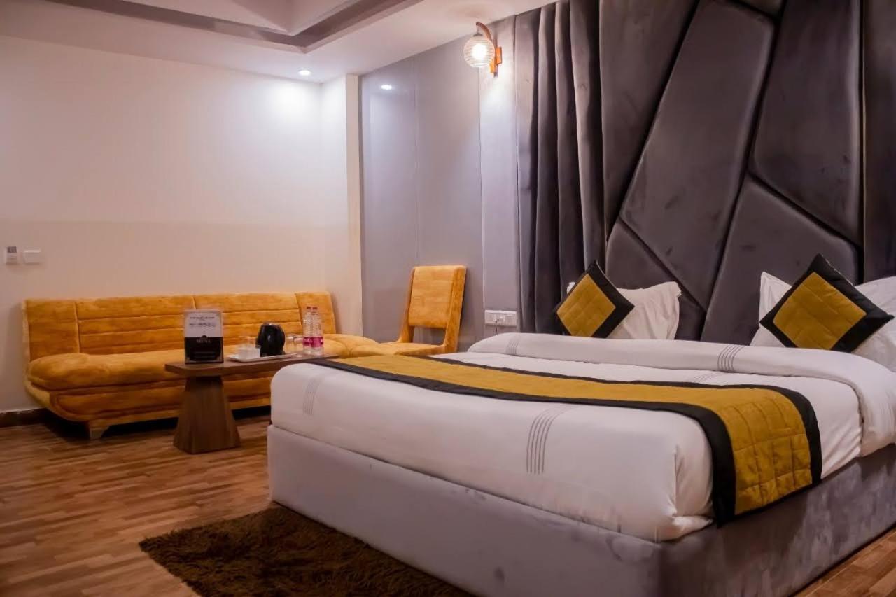 Hotel Airport City New Delhi Exteriör bild