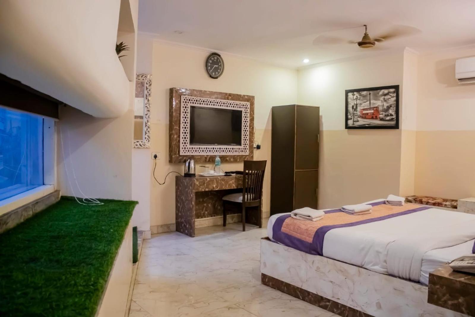 Hotel Airport City New Delhi Exteriör bild