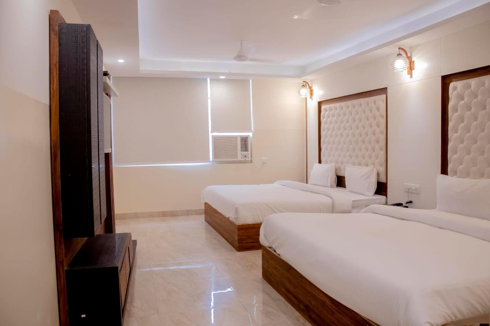 Hotel Airport City New Delhi Exteriör bild