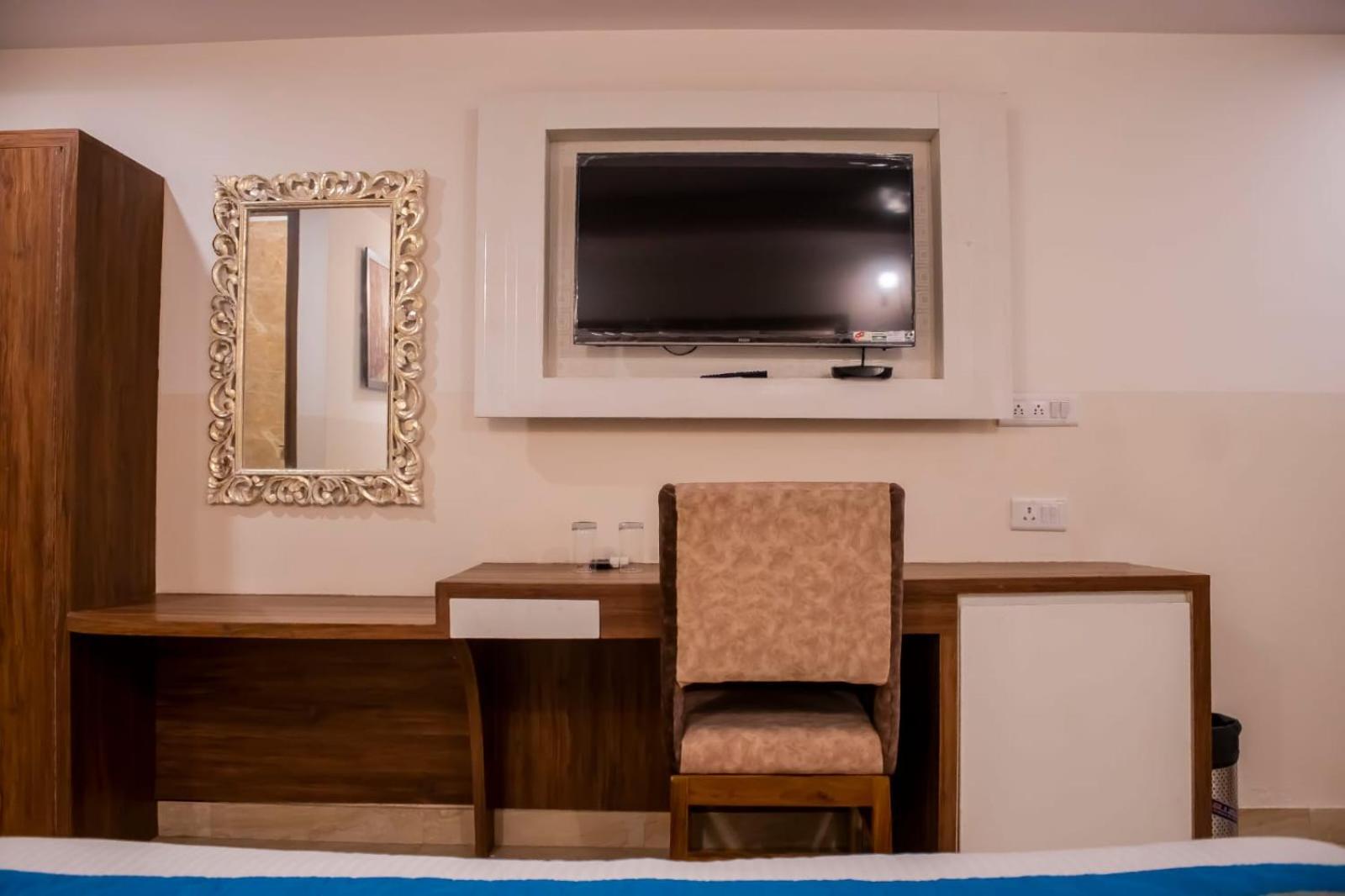 Hotel Airport City New Delhi Exteriör bild