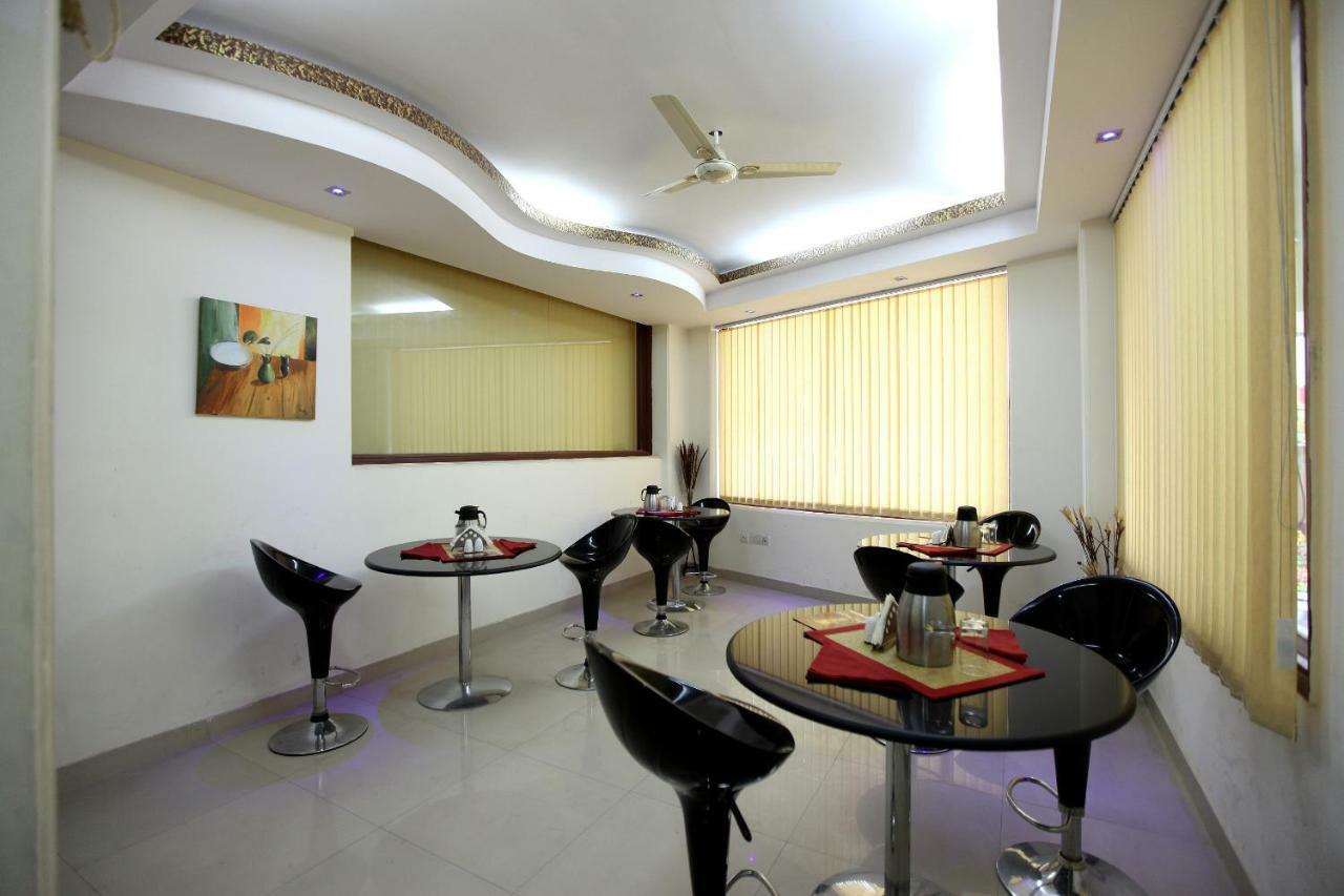 Hotel Airport City New Delhi Exteriör bild