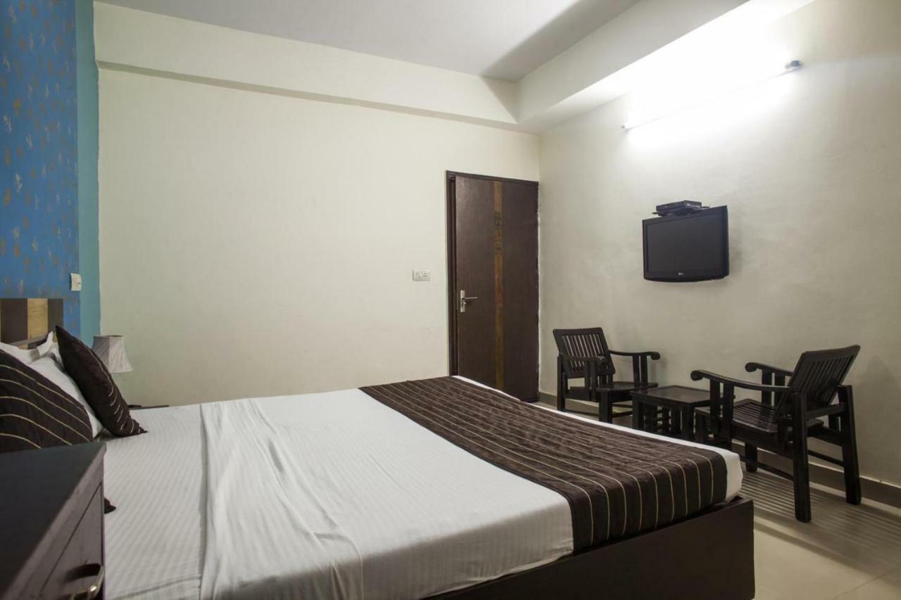Hotel Airport City New Delhi Exteriör bild